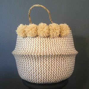 Organize your closet! Pom Pom Seagrass Basket